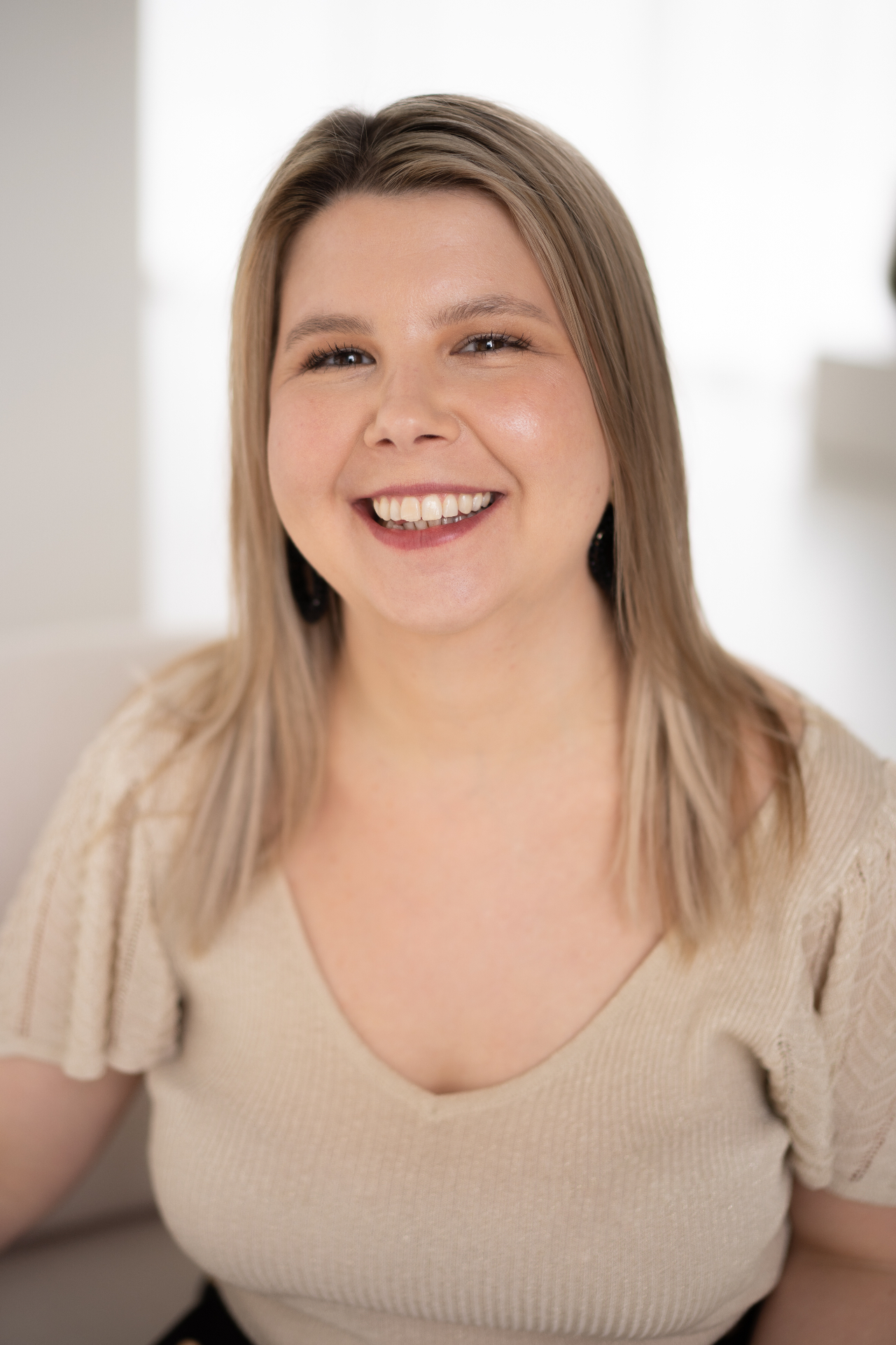 Sarah-Lee portret lachend